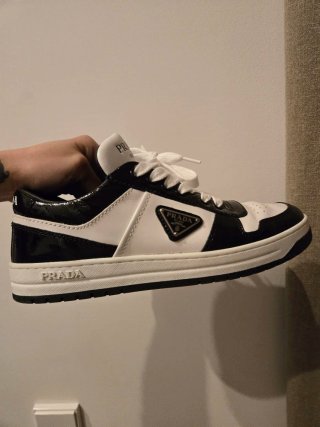 Zapatillas Prada Negras y Blancas