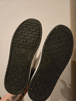 Zapatillas Prada Negras y Blancas
