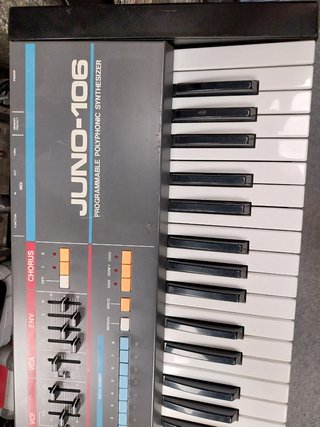 Roland Juno-106 Sintetizador
