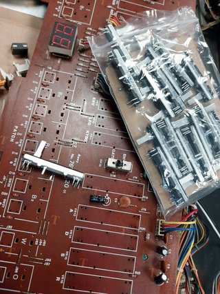 Roland Juno-106 Sintetizador
