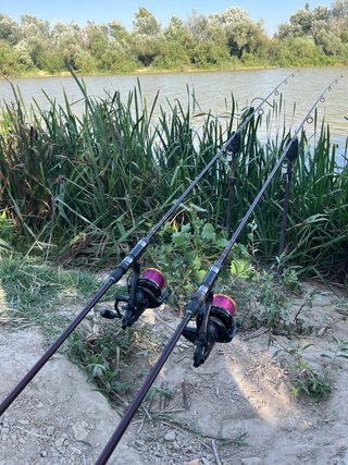 Pack de pesca con cañas y soportes
