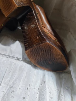 Zuecos de piel Zendra marrones