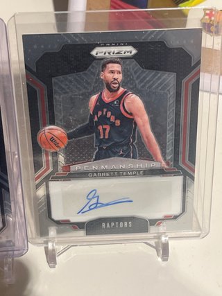 Kendall Brown y Garrett Temple Autografiadas