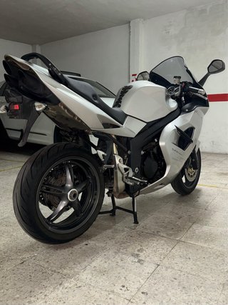 Triumph Sprint ST 1050 Plata ABS