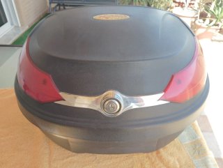 Baúl para 2 cascos de moto