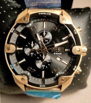 Reloj Diesel nuevo Spiked, dorado
