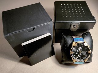 Reloj Diesel nuevo Spiked, dorado