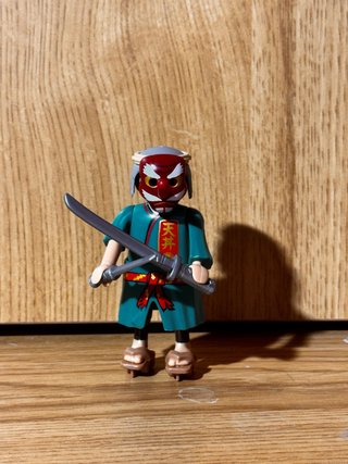 Playmobil samurái con máscara y espada serie 29