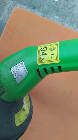 Desbrozadora eléctrica verde