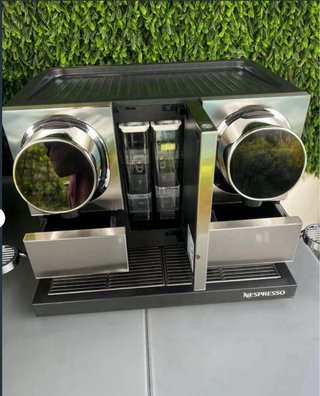 Cafetera Nespresso Profesional Momento cofee cofee