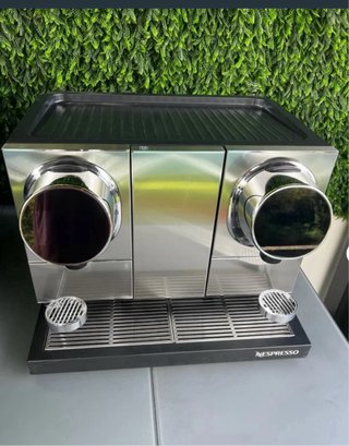 Cafetera Nespresso Profesional Momento cofee cofee
