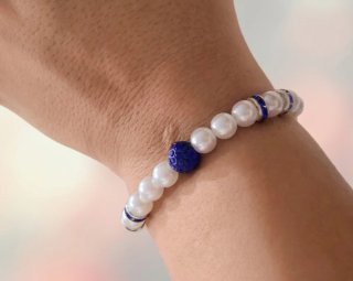 Pulsera perlas y detalle azul