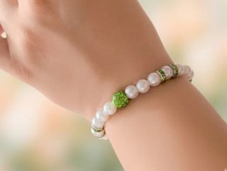 Pulsera perlas y abalorios verdes