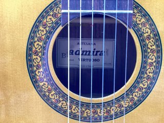 guitarra clasica admira virtuoso