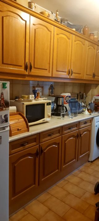 Muebles de cocina de madera y cristal