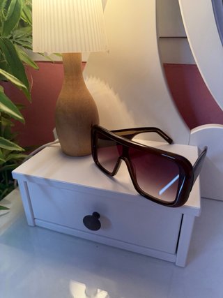 Gafas de sol marrones sin estrenar