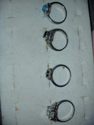 Conjunto de 4 anillos de plata se venden por 30/un