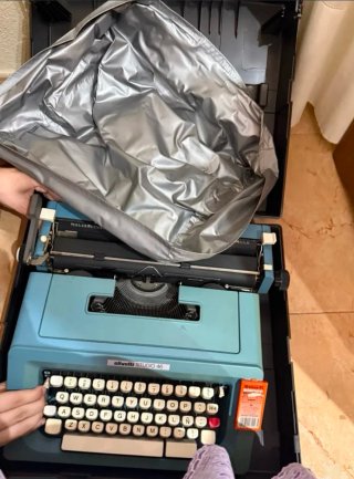 Máquina de escribir Olivetti Studio 46. Como nueva