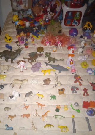 Lote Juguetes Figuras Spiderman Hulk Pokémon y mas