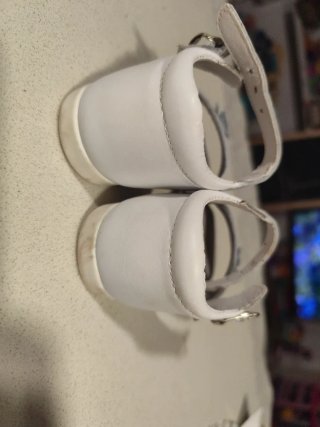 Sandalias Niña Blancas y Plateadas. Niña talla 24.