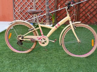 Bicicleta B'Twin color crema