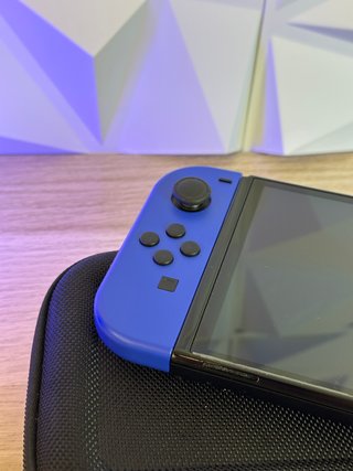 Nintendo Switch OLED Azul y Amarillo
