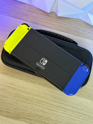 Nintendo Switch OLED Azul y Amarillo