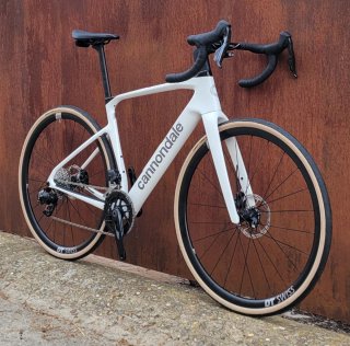 Bicicleta de carretera Cannondale Synapse Carbon 3