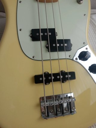 Fender Mustang Bass Guitarra Eléctrica