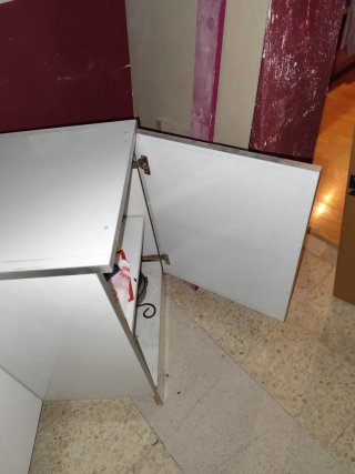 Armario blanco lacado con puertas