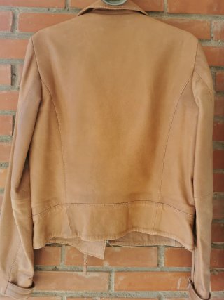 Cazadora cuero Massimo Dutti beige