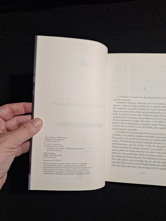 Ann Leckie. Espada auxiliar
