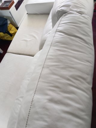 Sofá marca Acomodel 100% Piel Blanco Deslizante