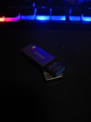2 Pendrives 256GB Kingston y Philips