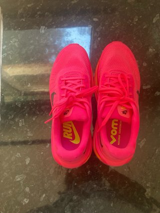 Nike Vomero Premium Rosa Flúor