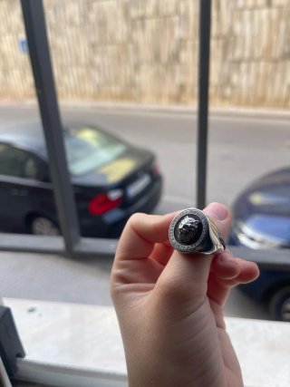 Anillo Guess Plateado y Negro (León)