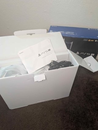 PlayStation 5 Pro 2TB con caja y accesorios