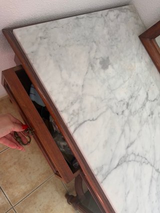 Tocador madera y mármol con espejo