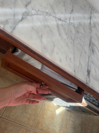 Tocador madera y mármol con espejo