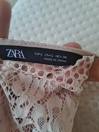 Vestido Zara encaje y plisado Talla L