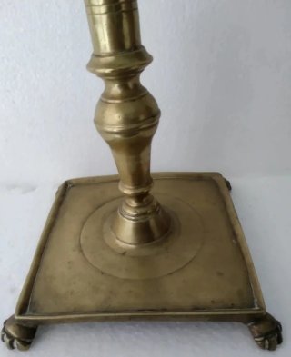 Candelabro de Bronce con Patas