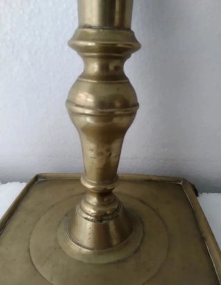 Candelabro de Bronce con Patas