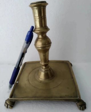 Candelabro de Bronce con Patas