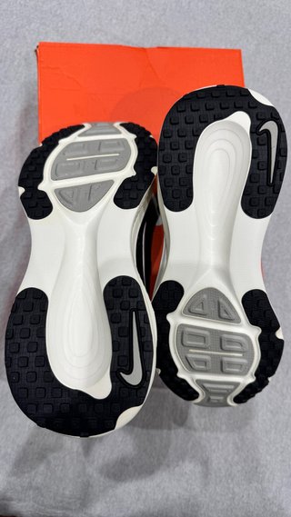 Nike Vomero 18 Negro/Blanco