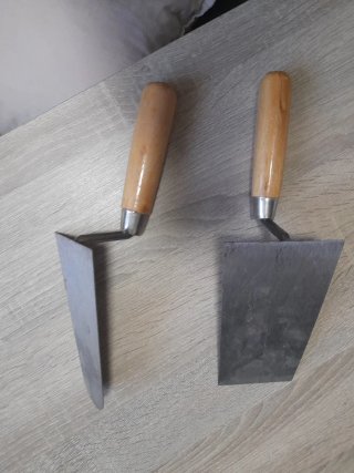 Palustres de albañil con mango de madera