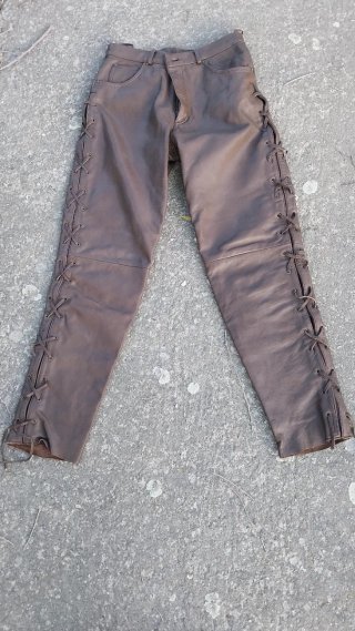 Pantalón de cuero marrón