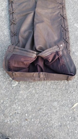 Pantalón de cuero marrón