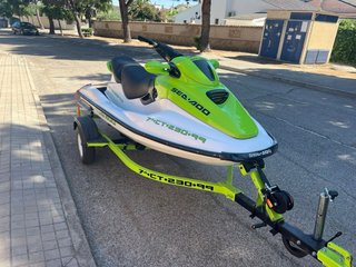 Moto de agua Sea-Doo Blanca y Verde