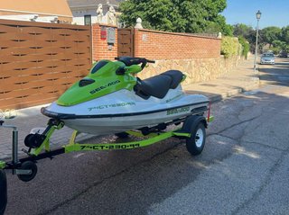 Moto de agua Sea-Doo Blanca y Verde