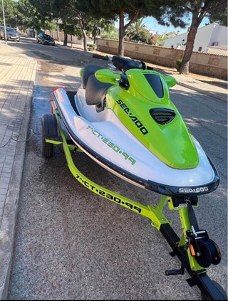 Moto de agua Sea-Doo Blanca y Verde